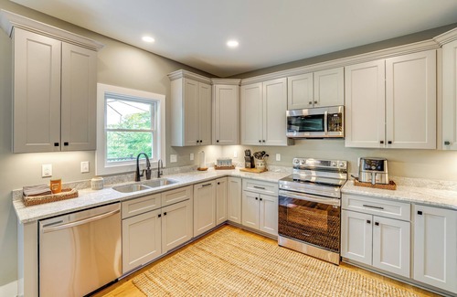 Smith Mountain Lake House | 9 Mi to Smith Mountain Lake: Getaway in Moneta!