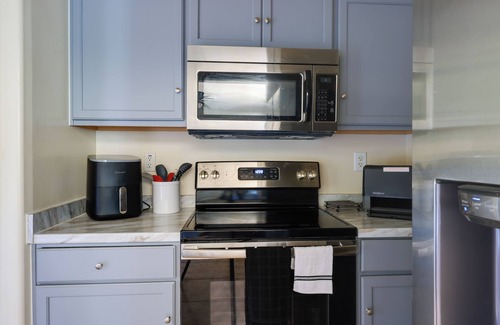 Hoover Apartment | 9 Mi to UAB: Tranquil Remote-Work Escape!