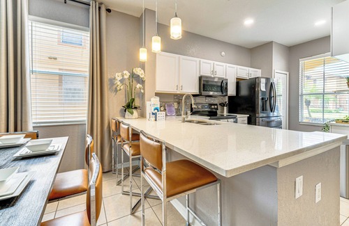 Regal Palms House | 9 Mi to WDW: Townhouse w/Balcony in Davenport!