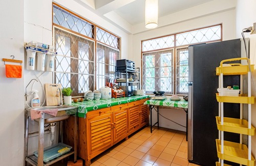 Old City Villa | 9 Pax Family Villa Mountain Sunset & temple views