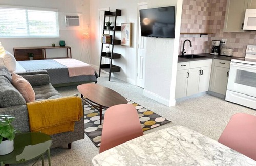 Bay Esplanade Apartment | 9 · Surf n Sand Studio Apartment by the Water 9
