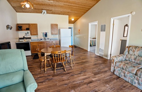 Oscoda Resort | #9 Thomas' Parkside Cottages. 2BR Beach walk-out to Lake Huron, downtown local