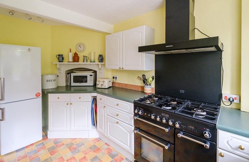 Thorpeness Cottage | 9 Whinlands - sleeps 10 guests in 4 bedrooms