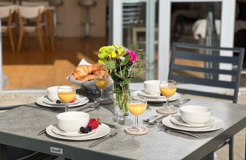 Newquay Apartment | 9 Zinc Modern apt, amazing Fistral views & sunsets. Close to golf course.