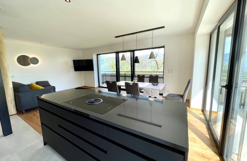 Lana Apartment | 90 m² new vacation apartment with mountain view, sunny balcony and WLAN.