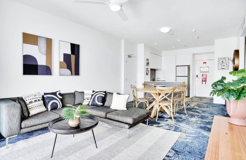 Cairns Central Business District Condo | 901 Harbour Lights- Luxury 2BR Waterfront Apartment | Stunning Marina Views | Pool + Sauna