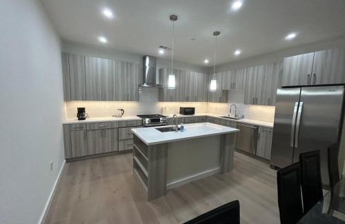 Redwood City Apartment | 912 Brand New Spacious Tonwhome 3br 3ba sleeps 9