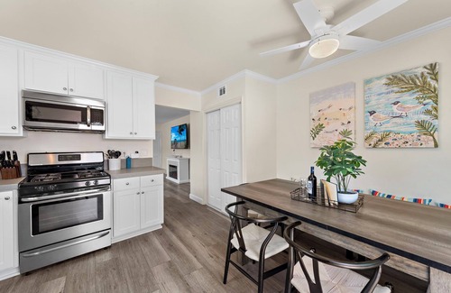 San Clemente Apartment | 95 walk score Bikes Cook's Kitchen 5starpromise