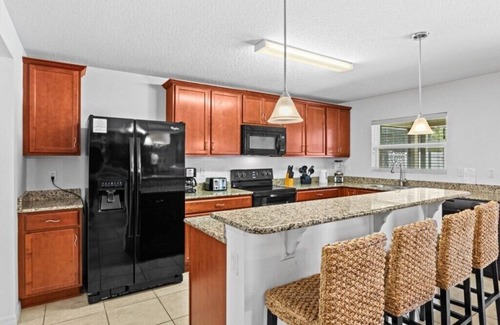 Crystal Cove Condo | 965EG - 6BEDROOMS - 4.5 BATHROOMS - 12 GUESTS - GAME ROOM - GIANT BACK YARD - 15 MINUTES DISNEY PARKS