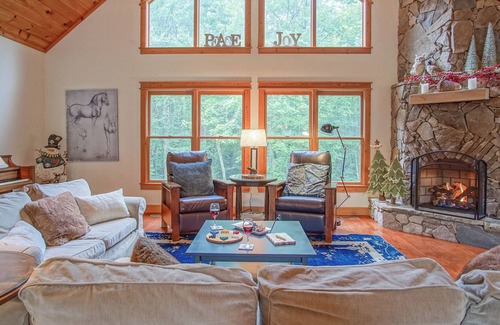 Snowshoe House | 973 Hunters Ridge Sprawling 4 Br Home Minutes from Snowshoe Mtn