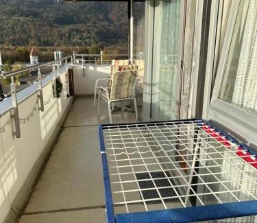 Bad Reichenhall Apartment | 98, Bergblick, 2 Schlafzimmer, Dusche , WC, Küche, Wohnzimmer