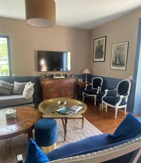 Briennon House | 99 Maison des Merles