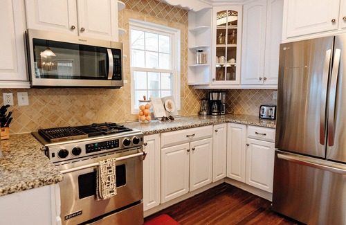 Atlantic City House | 9BR Luxury Ocean-Block, Sleeps 25, Jacuzzi Hot Tub for 6! EV Charger!