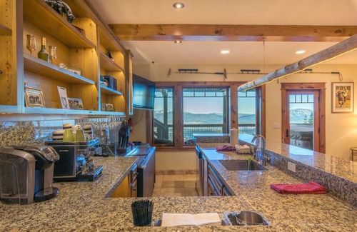 Truckee House | 9BRM/11BTH Tahoe Villa, panoramic view, hot tub, sauna, steam-room, bar, pool table