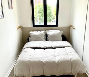 Rueil-Malmaison Apartment | A 10min de Paris La Défense et Roland garros appartement tout confort avec parking et climatisation