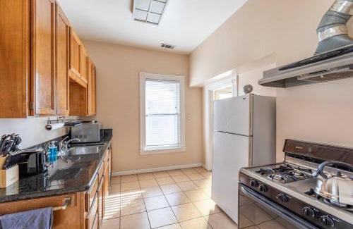 North Oak Park House | A+ 2 BR Victorian Home away from Home