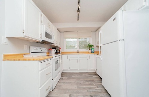 St. Albert House | A 2BR Home away from home!