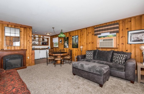 Barry County House | A 2BR House in the heart of Nashville