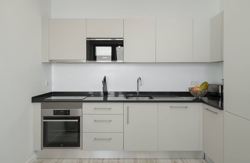 Monte Villa | A balcony over Funchal and sea | Monte White House