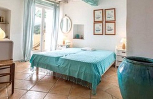 Erbalunga Hotel | A balcony overlooking the sea