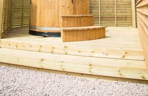 Anstruther Cabin | A beach hideout that sleeps 4 guests in 1 bedroom