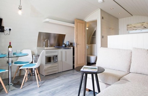 Anstruther Cabin | A beach hideout that sleeps 4 guests in 1 bedroom