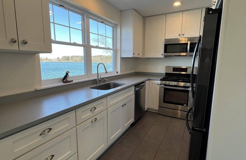 Mid-Coast and Islands House | A beautiful 3 bedroom home overlooking Basin Cove.