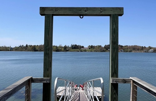 Mid-Coast and Islands House | A beautiful 3 bedroom home overlooking Basin Cove.