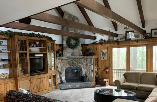 Hazelhurst House | A beautiful charming home awaits you on Lake Katherine