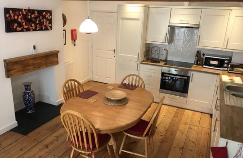 Lyme Regis Apartment | A beautiful ground floor apartment 400 metres to the centre of town.