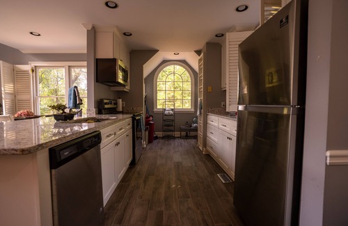 Jasper House | A beautiful mountain retreat nestled in the woods with great Mountain Views