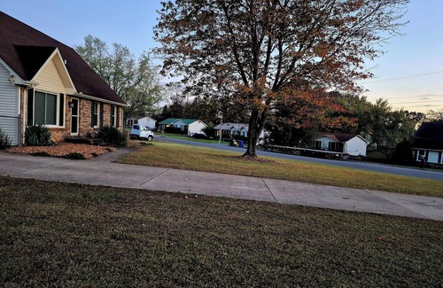 Clarksville House | A beautiful sunset, house with 4 bedrooms, 5 beds