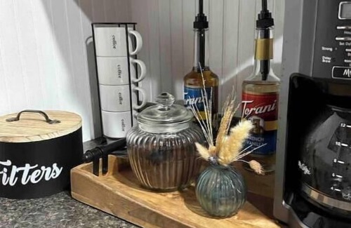 Franklin House | A beautiful tiny home located on the edge of a creek in the valley of Franklin!