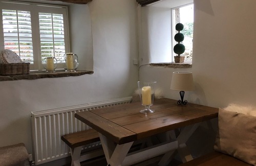 Ilkley Cottage | A beautifully appointed, pretty country cottage