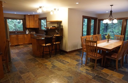 East Kootenay House | A beautifully furnished luxury vacation home in its own grounds on the ski hill