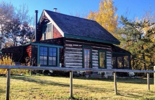 Strathcona County House | A Beautifully Restored Loghouse That Combines Heritage With Modern Amenities.