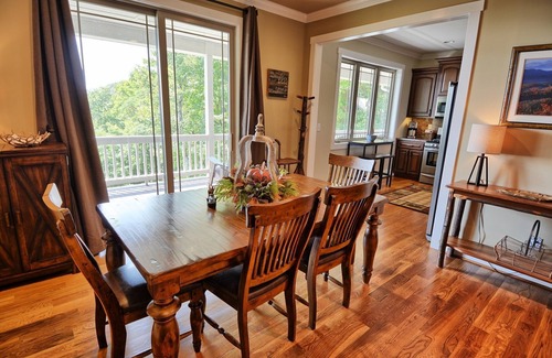 West Jefferson Cabin | A Blue Bear Lodge-Open for Bookings! Views, Ping Pong, Fire Pit, AC