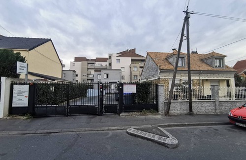 Bezons Apartment | A blue room number 1