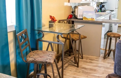 Geneva-on-the-Lake Cottage | A "Blue Whale" of a Cottage a small walk from the GOTL strip