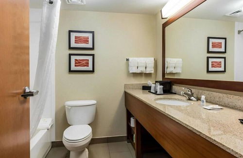 Parkway Village House | A Breathtaking Room w/ Complimentary Breakfast!