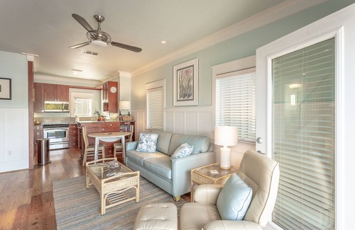 Carrabelle Condo | A Breezy River - River Front Condo with pool!