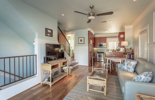 Carrabelle Condo | A Breezy River - River Front Condo with pool!