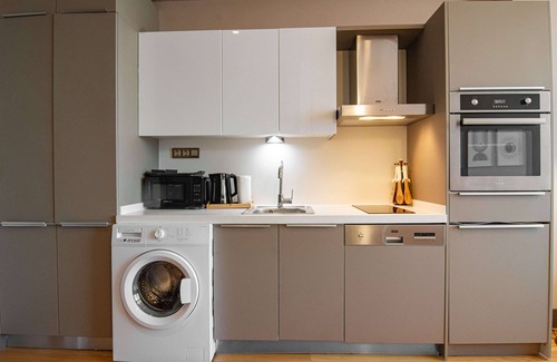 Bagcilar Apartment | A bright and stylish studio in Batışehir Göztepe, offering modern amenities, a fully equipped kitchen, and seamless access to central Istanbul. Perfect for solo travelers or couples seeking comfort and convenience.