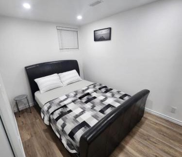 Ottawa Division Apartment | A Bright Cozy 1 Bedroom Unit in the Basement
