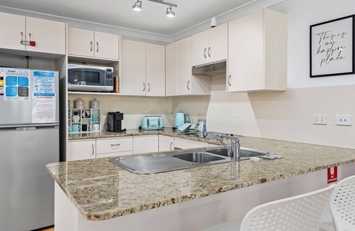 Nelson Bay Apartment | A bushland outlook with a short stroll to Shoal Bay Beach