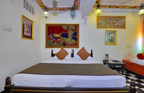 Udaipur District House | A.C. room with swimming pool (cool,chill, relax)
