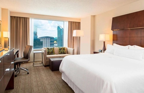 Lenox House | A Captivating Room for a Great Romantic Getaway!