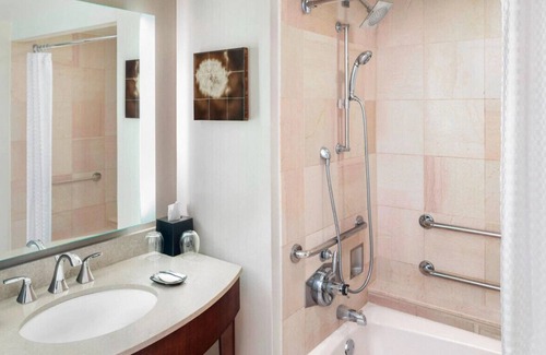 Lenox House | A Captivating Room for a Great Romantic Getaway!