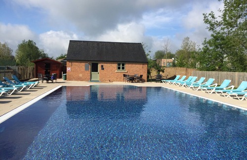 Cirencester Cottage | A charming cottage on the Lower Mill private nature reserve in The Cotswolds