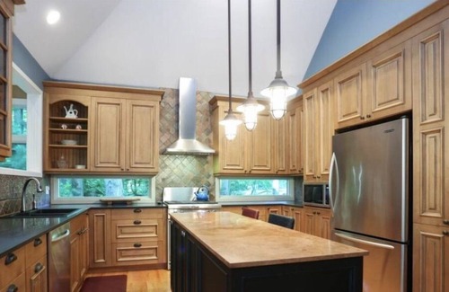 Union Pier House | A Charming Cottage waiting to be enjoyed. *3 night minimum stay required*.